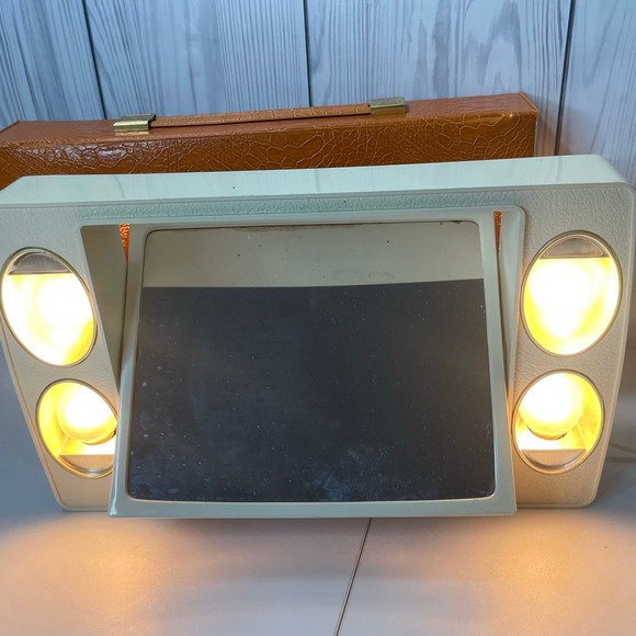 None Other - Vintage Bercy Mirror Go Lightly Lighted Makeup Mirror w/Case
